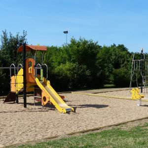 aires de jeux pour enfants cébron